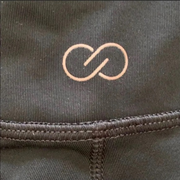 EC szS Calia by Carrie Underwood - Picture 3 of 4